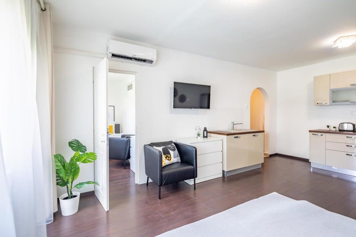 Sunny Balcony - Cute And Cozy Apartment Budapest Exterior photo