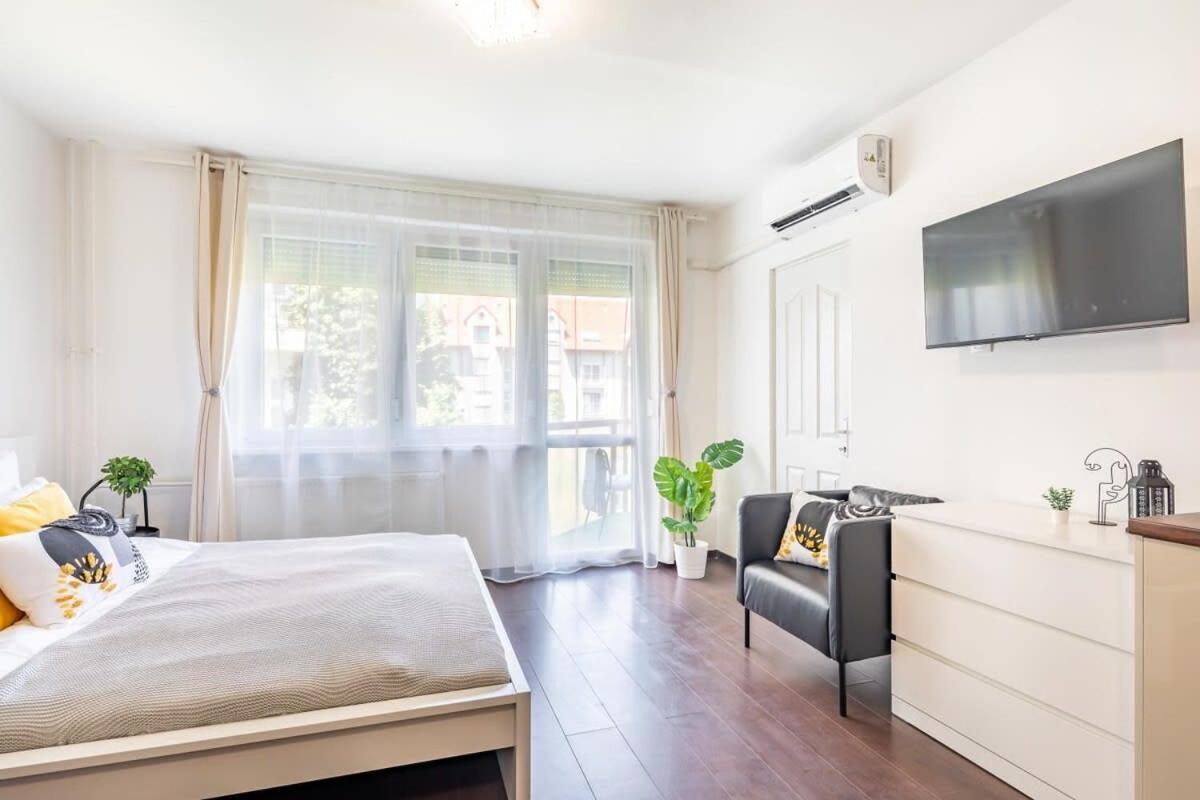 Sunny Balcony - Cute And Cozy Apartment Budapest Exterior photo